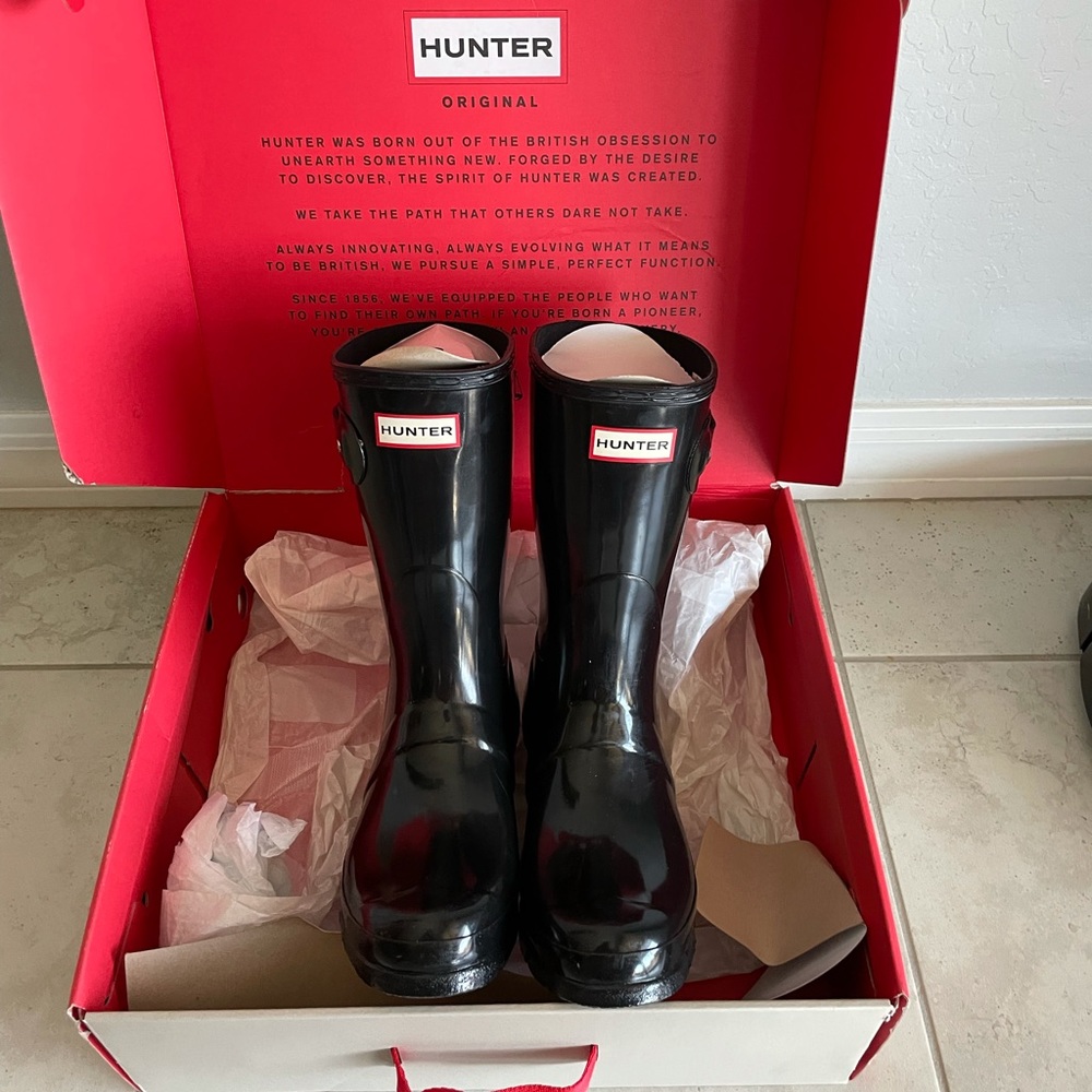 NWT Hunter Women’s Original Short Gloss boot sz 8